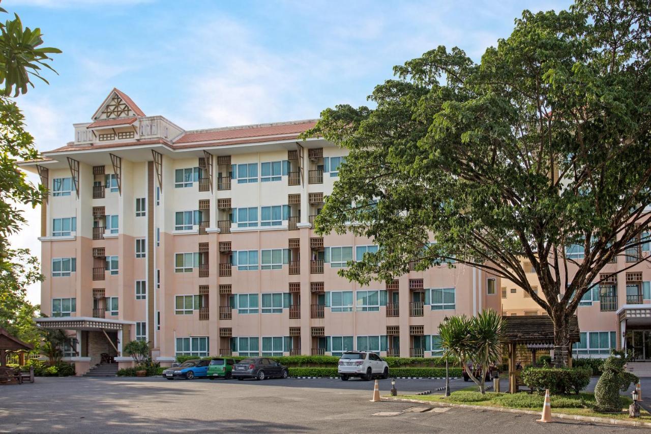 C-House & Residence Hotel Amata City Pluak Daeng エクステリア 写真